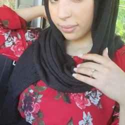 Hijabi Girl Sucks Cock🍆